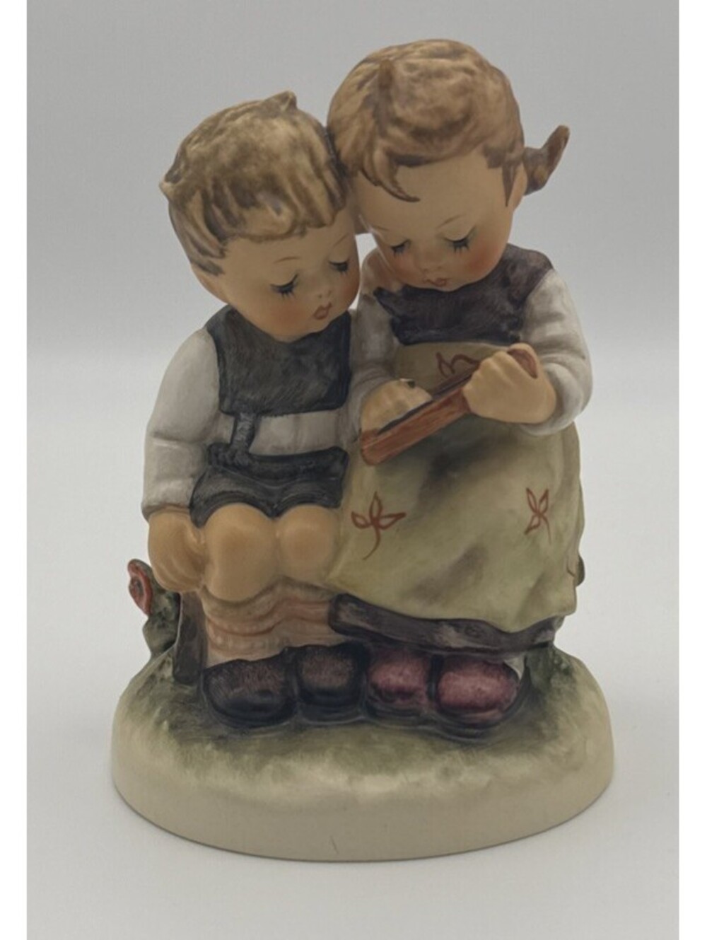 Vintage Hummel Smart Little Sisters #346 Siblings Studying  a Book TMK6